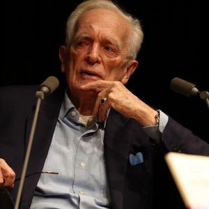 Quelques jours avant sa mort, Philippe Labro a téléphoné à Pascal Praud dans un échange bref et mystérieux, perçu aujourd’hui comme un ultime adieu.

Exclusif - Le journaliste, homme de médias, scénariste, réalisateur et écrivain Philippe Labro à la Station Ausone - Librairie Mollat à Bordeaux, le 18 octobre 2024, pour un échange avec ses lecteurs et la présentation de son romzn "Deux gimlets sur la 5e Avenue" - Gallimard. © Jean-Marc Lhomer/Bestimage