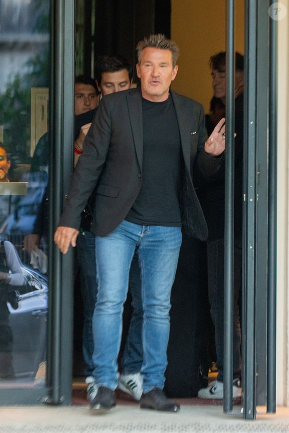 Benjamin Castaldi - Arrivées et sorties de l'enregistrement de l'émission "Laurent Gerra , l’anniversaire évènement, la voix est libre" qui sera diffusée le 7 juin sur France 2 au théâtre Marigny à Paris, France, le 28 avril 2025. © Yehiel Chekroune/Bestimage