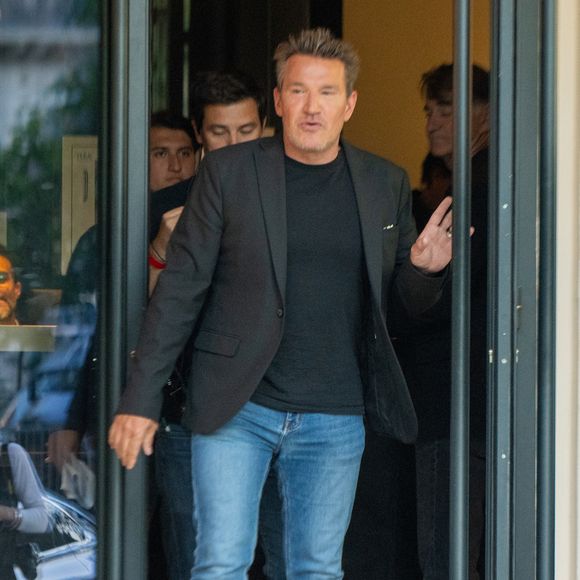 Benjamin Castaldi - Arrivées et sorties de l'enregistrement de l'émission "Laurent Gerra , l’anniversaire évènement, la voix est libre" qui sera diffusée le 7 juin sur France 2 au théâtre Marigny à Paris, France, le 28 avril 2025. © Yehiel Chekroune/Bestimage