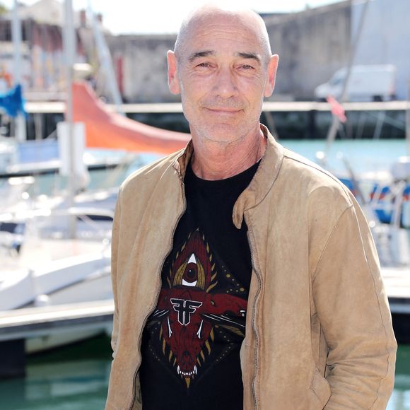 Jean-Marc Barr - Photocall du film en compétition "Rivages" lors de la 26ème Edition du Festival de la Fiction de La Rochelle. Le 13 septembre 2024
© Patrick Bernard / Bestimage