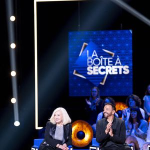Exclusif - Lorie (Laure Pester), Kamel Ouali, Michèle Torr et Faustine Bollaert lors de l'enregistrement de l'émission "La Boîte à secrets", présentée par F.Bollaert et diffusée le 3 octobre 2025 sur France 3, dans les studios du Lendit à Saint-Denis, Seine Saint-Denis, France, le 9 septembre 2025. © Pierre Perusseau/Bestimage