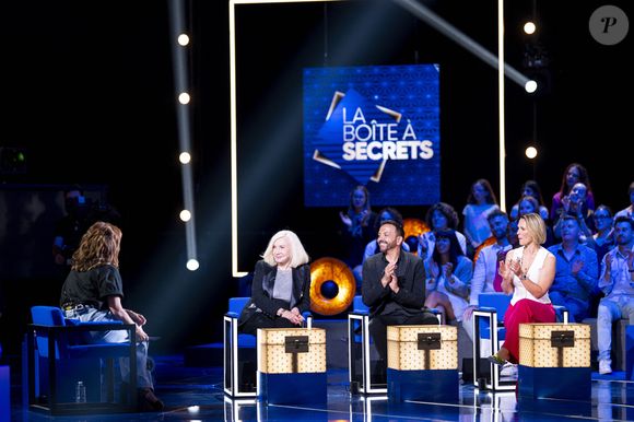 Exclusif - Lorie (Laure Pester), Kamel Ouali, Michèle Torr et Faustine Bollaert lors de l'enregistrement de l'émission "La Boîte à secrets", présentée par F.Bollaert et diffusée le 3 octobre 2025 sur France 3, dans les studios du Lendit à Saint-Denis, Seine Saint-Denis, France, le 9 septembre 2025. © Pierre Perusseau/Bestimage