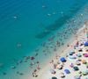 Maxime Bonnet, ancien sauveteur de la SNSM (Société Nationale de Sauvetage en Mer) avec six ans de surveillance des plages à son actif et aujourd'hui formateur, a tranché la question dans les colonnes de Marie France. 

Image Unsplash