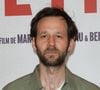À l’affiche de l’adaptation des Misérables de Fred Cavayé, dans laquelle il incarne Thénardier, il poursuit une carrière intense au cinéma et au théâtre. 

Benjamin Lavernhe - Première du film "De la Comédie-Française" au Grand Rex à Paris le 1er juin 2026. © Coadic Guirec/Bestimage