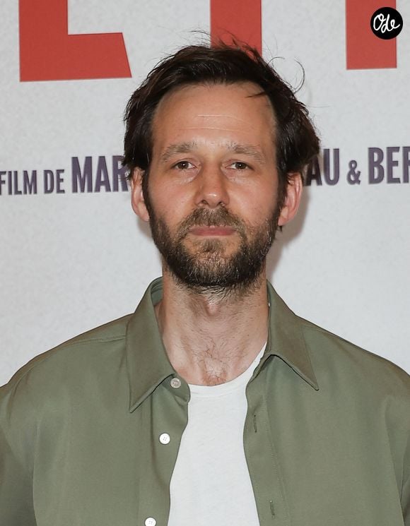 À l’affiche de l’adaptation des Misérables de Fred Cavayé, dans laquelle il incarne Thénardier, il poursuit une carrière intense au cinéma et au théâtre. 

Benjamin Lavernhe - Première du film "De la Comédie-Française" au Grand Rex à Paris le 1er juin 2026. © Coadic Guirec/Bestimage