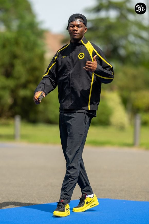 Aurélien Tchouaméni arrive au centre d'entraînement de la Fédération française de football (FFF) à Clairefontaine-en-Yvelines, au sud-ouest de Paris, France, en vue de la Coupe du monde de la FIFA 2026, le 29 mai 2026.

© Pierre Perusseau/Bestimage