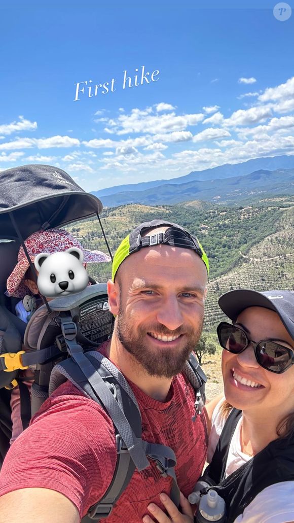 Denitsa Ikonomova et François Alu, première randonnée avec leur fille, Instagram