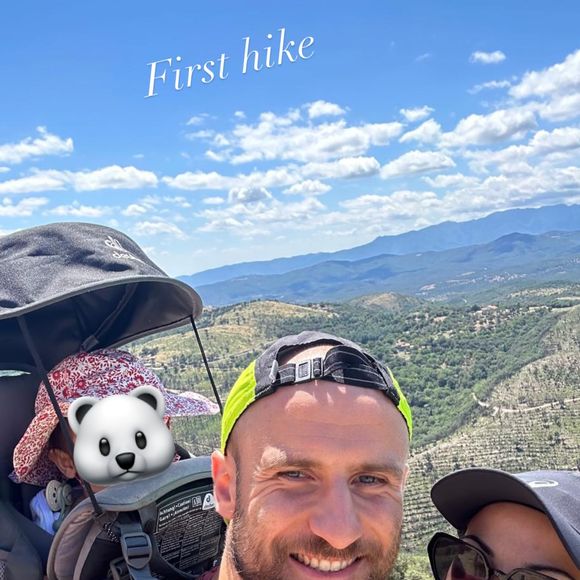Denitsa Ikonomova et François Alu, première randonnée avec leur fille, Instagram