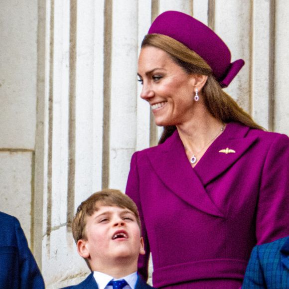 Ils seront donc séparés, à 90 km l'un de l'autre

Catherine, princesse de Galles, le prince George, la princesse Charlotte et le prince Louis lors de leur apparition sur le balcon du palais de Buckingham pour assister au défilé aérien du 80e jour de la Victoire en Europe le 5 mai 2025. Photo by Mischa Schoemaker/ABACAPRESS.COM
