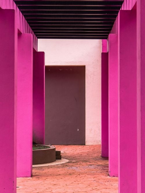 La climatisation n’est pas le seul moyen de lutter contre la chaleur : un architecte mexicain utilise une méthode ultra-insolite et efficace pour rafraîchir les maisons !