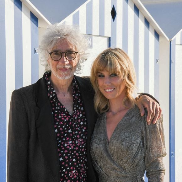 Louis Bertignac et Laetitia Brichet  lors du photocall du jury du 35e Festival de Cabourg le 10 juin 2021. © Coadic Guirec / Bestimage
