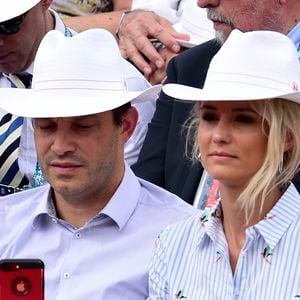 Elodie Gossuin et son mari Bertrand Lacherie dans les tribunes lors des internationaux de tennis de Roland Garros à Paris, France, le 4 juin 2019. © Jean-Baptiste Autissier/Panoramic/Bestimage