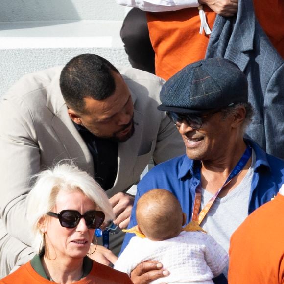Jo-Wilfried Tsonga, Yannick Noah et sa fille Keelaani lors de l'hommage à R.Nadal lors des internationaux de France de tennis à Roland Garros le 25 mai 2025. © Jacovides / Moreau / Bestimage