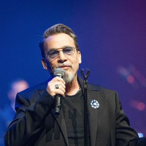 Il a sorti un nouvel album, "Grandeur nature" en septembre dernier, et se prépare pour sa tournée. 

Le chanteur Florent Pagny se produit lors d'un concert de charité, Sentinelles D'Un Soir, organisé par le Gouverneur Militaire de Paris au profit des Bleuets de France, des soldats blessés et des victimes du terrorisme à la Salle Pleyel à Paris, France, le 30 mai 2024. Photo par David Boyer/ABACAPRESS.COM