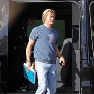 Cette fois-ci c'est une retraitée suisse qui est tombée dans les filets d'un escroc.

22/10/2025 : Brad Pitt a été aperçu à son arrivée sur le plateau de tournage à Lakewood, en Californie, reprenant son rôle emblématique de cascadeur Cliff Booth dans "Il était une fois à Hollywood". 

Photo : Backgrid USA / Bestimage