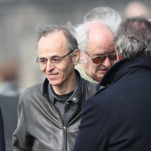 Jean-Jacques Goldman lors des obsèques de Véronique Colucci au cimetière communal de Montrouge, le 12 avril 2018.