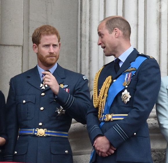 Le prince Harry, duc de Sussex, le prince William, duc de Cambridge - La famille royale d'Angleterre lors de la parade aérienne de la RAF pour le centième anniversaire au palais de Buckingham à Londres. Le 10 juillet 2018.  © Agence / Bestimage