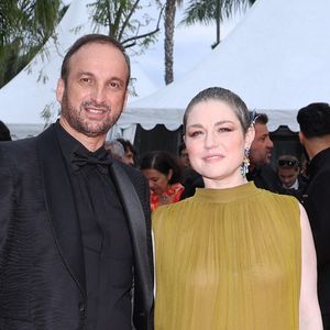 Il y a quatre mois, l'actrice Emilie Dequenne est décédée à l’âge de 43 ans après une bataille de plusieurs mois contre un cancer rare, le corticosurrénalome.

Emilie Dequenne et Michel Ferracci - Montée des marches du film « Le deuxième acte » pour la cérémonie d’ouverture du 77ème Festival International du Film de Cannes, au Palais des Festivals à Cannes.  Agence / Bestimage