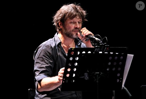 Exclusif - Bertrand Cantat (ex-membre du groupe "Noir Désir" et actuel membre du groupe "Détroit") fait une pause dans sa carrière musicale et se lance dans une tournée de lecture de textes poétiques avec deux musiciens autour de lui. Son nouveau spectacle de lecture (Condor Live) est tiré du livre "Condor" de Caryl Ferey. C'est une oeuvre allégorique et hallucinée, d'un couple fuyant la mort dans le Chili d'après Pinochet. Cenon, le 22 septembre 2016.
© Patrick Bernard/ Bestimage