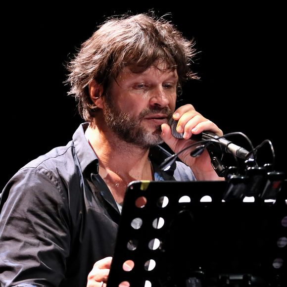 Exclusif - Bertrand Cantat (ex-membre du groupe "Noir Désir" et actuel membre du groupe "Détroit") fait une pause dans sa carrière musicale et se lance dans une tournée de lecture de textes poétiques avec deux musiciens autour de lui. Son nouveau spectacle de lecture (Condor Live) est tiré du livre "Condor" de Caryl Ferey. C'est une oeuvre allégorique et hallucinée, d'un couple fuyant la mort dans le Chili d'après Pinochet. Cenon, le 22 septembre 2016.
© Patrick Bernard/ Bestimage