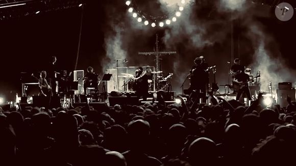 Un artiste fait polémique à cause du prix de ses places de concert

Damien Saez en concert. Instagram/damiensaez