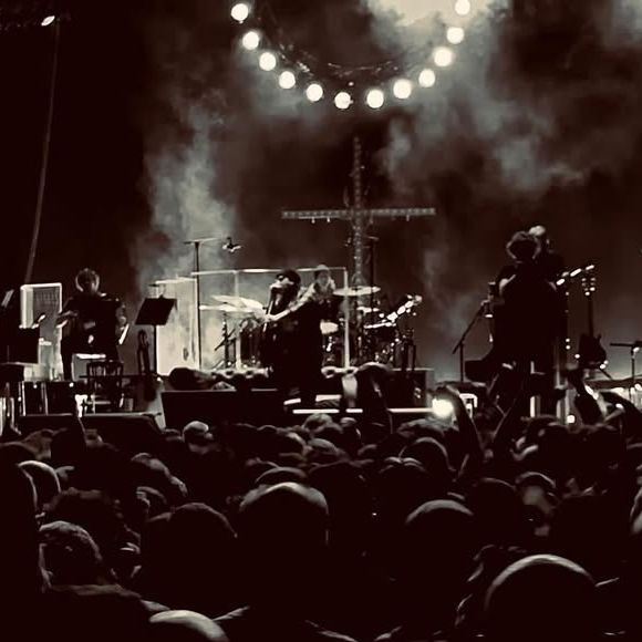 Un artiste fait polémique à cause du prix de ses places de concert

Damien Saez en concert. Instagram/damiensaez