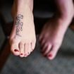 Selon la psychologie, les personnes qui marchent pieds nus chez elles recherchent peut-être plus qu'un simple confort physique