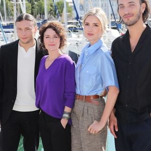 Lucien Belves, Elsa Lunghini, Sabine Perraud, Galaad Quenouillere - Photocall de la série "Ici tout commence" lors de la 26ème Edition du Festival de la Fiction de La Rochelle. Le 14 septembre 2024
© Patrick Bernard / Bestimage