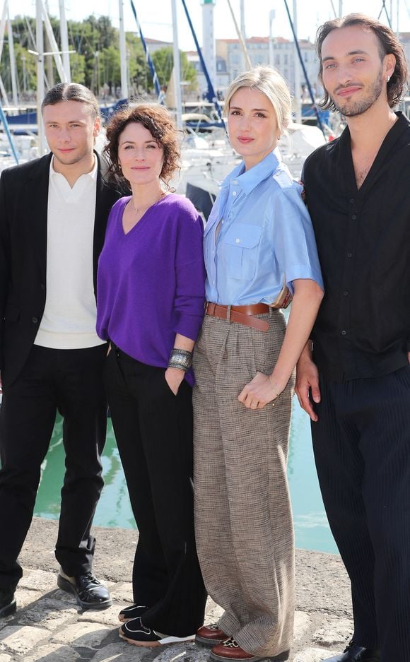 Lucien Belves, Elsa Lunghini, Sabine Perraud, Galaad Quenouillere - Photocall de la série "Ici tout commence" lors de la 26ème Edition du Festival de la Fiction de La Rochelle. Le 14 septembre 2024
© Patrick Bernard / Bestimage