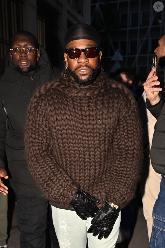 Exclusif - Tayc (Julien Bouadjie) - Sorties du défilé KidSuper Studios Collection Homme Prêt-à-Porter Automne/Hiver 2024-2025 lors de la Fashion Week de Paris (PFW), rue du Faubourg Poissonnière, à Paris, France, le 20 janvier 2024.