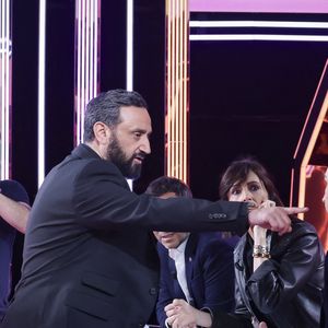Exclusif - Cyril Hanouna, sur le plateau de l’émission « TPMP » présentée par C.Hanouna et diffusée en direct sur Youtube et sur toutes les box (SFR, FREE, Bouygues, MyCanal etc), Paris, France, le 19 mars 2025. © Jack Tribeca / Bestimage
