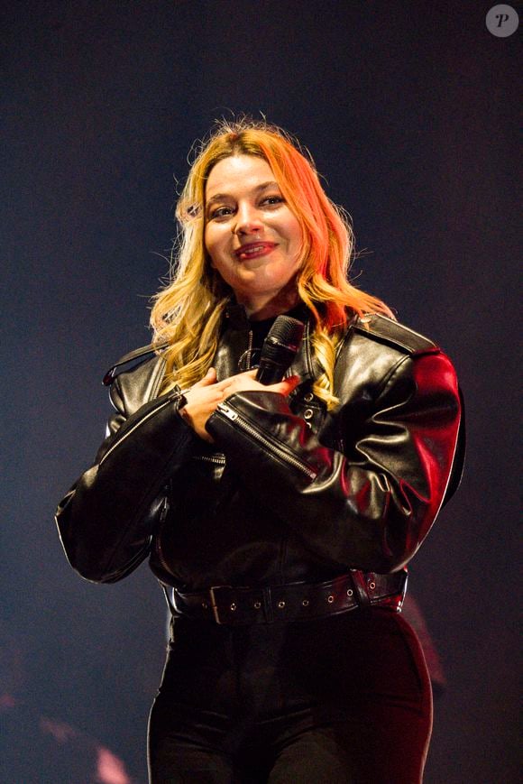 Cyril Féraud a en effet révélé que la chanteuse de 34 ans avait fait un don conséquent en toute discrétion.

Santa - Les artistes se produisent lors du concert "Scoop Live" de Radio Scoop à la LDLC Arena de Décines près de Lyon, le 25 février 2025.
© Sandrine Thesillat / PsnewZ / Bestimage