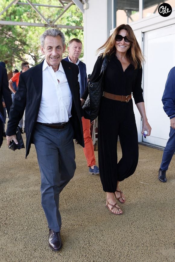 L'ancien président français Nicolas Sarkozy et sa femme Carla Bruni-Sarkozy arrivent à l'aéroport de Venise-Marco Polo et prennent un bateau-taxi lors du 80ème festival international du film de Venise, La Mostra, à Venise, Italie, le 2 septembre 2023. 

Backgrid UK/ Bestimage