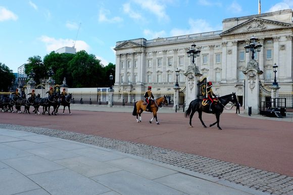 "Tatler" rappelle que le palais subit actuellement des travaux de rénovation 
Illustration - Le couple royal d'Angleterre au départ du palais de Buckingham pour l'ouverture officielle du parlement britannique au palais de Westminster à Londres. Le 17 juillet 2024