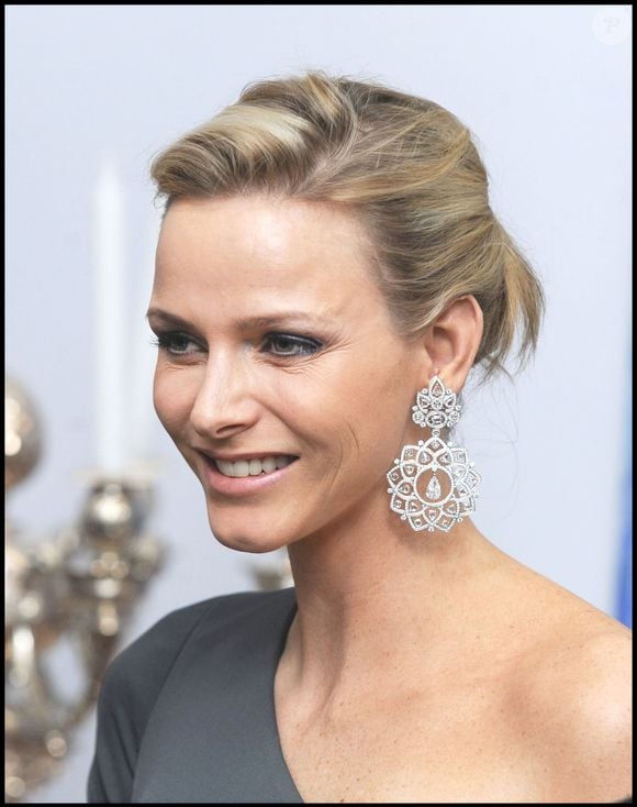 Si elle peut évidemment remercier son besoin de pratiquer une activité sportive régulière, le sport n'est pas son seul secret. 

Charlene Wittstock en visite officielle en Irlande GOFF INF / BESTIMAGE