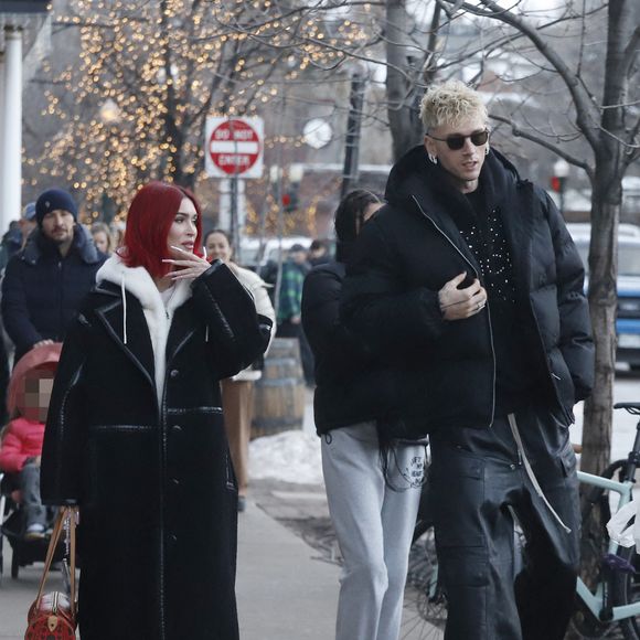 Machine Gun Kelly et Megan Fox ont fait du shopping à Aspen, USA le 1er janvier 2024.