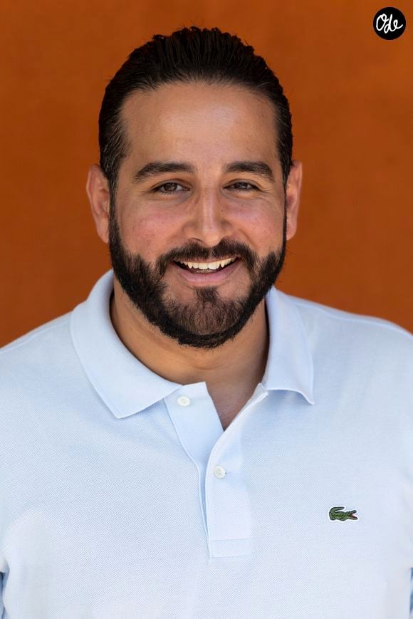 Après ses différents restaurants et concepts de street food, le chef propose désormais ses recettes directement aux particuliers mais aussi aux professionnels.

Mohamed Cheikh au village lors des Internationaux de France de Tennis de Roland Garros 2025. Paris, le 30 mai 2025. © Moreau / Jacovides / Bestimage