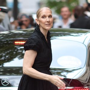 Elle a joué au golf et a même été filmée en train d'effectuer quelques pas de danse.

Céline Dion à la sortie de l'hôtel Royal Monceau à Paris avant l'ouverture des Jeux Olympiques (JO) de Paris 2024, à Paris, France, le 24 juillet 2024.
Agence/Bestimage