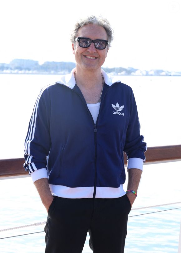 Benjamin Baroche (Ici Tout commence) - Photocall de la série "Rien ne t'efface" sur la plage du Majestic lors du 8ème festival CanneSeries à Cannes, le 28 avril 2025. 
© Denis Guigenbourg / Bestimage