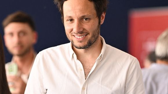 Vianney prêt à s'éloigner un bon moment de sa cabane, il annonce une nouvelle tournée