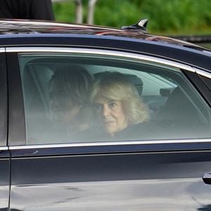 La reine Camilla arrive au palais de Buckingham à Londres, avant la cérémonie d'accueil par le roi Charles III de la visite d'État au Royaume-Uni de l'émir du Qatar, le cheikh Tamim bin Hamad Al Thani, et de son épouse, la cheikha Jawaher, le 3 décembre 2024.