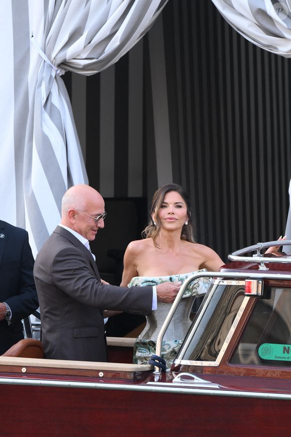 En effet, le patron d'Amazon et l'ancienne journaliste de Fox News se sont mariés à Venise

Jeff Bezos et sa femme Lauren Sanchez à la veille de leur cérémonie de mariage à Venise en Italie le jeudi 26 juin 2025.
Crédit : SGP / BESTIMAGE