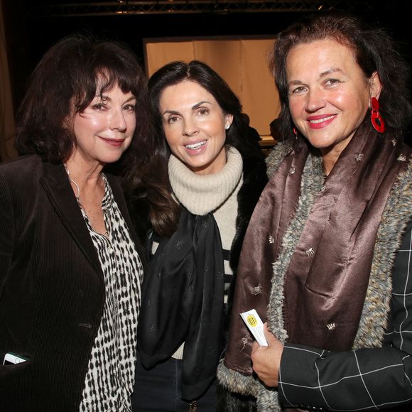 Exclusif - « les femmes de Jean-Loup » ; Julie Arnold, Caroline Barclay et Véronique Dabadie - Première soirée de la Pièce « Dabadie ou Les Choses de Nos Vies » au Théâtre de l'Atelier à Paris, France, le 6 Décembre 2022. 

© Bertrand Rindoff / Bestimage