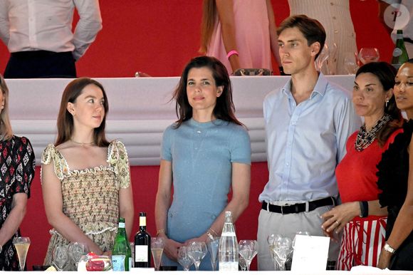 ,Alexandra de Hanovre est retournée à Monaco. Ici, elle peut être épaulée et entourée de tout l'amour dont elle a besoin. 


La princesse Caroline de Hanovre, sa fille Charlotte Casiraghi, son fils, né de son union avec Gad Elmaleh, Raphael, la princesse Alexandra de Hanovre, son fiancé Ben-Sylvester Strautmann, Melanie de Massy et Diane Fissore, la présidente du jumping et de la Fédération monégasque d’équitation, ont assisté à la 2eme journée du Jumping International de Monte-Carlo, le 4 juillet 2024. La compétition se déroule sur le port Hercule à Monaco, du 3 juillet au 5 juillet. La princesse Caroline, sa fille Charlotte et Diane Fissore, ont remis le 1er prix de la Longines Pro-Am Cup au profit de l'AMADE et recupéré un chèque de 20000 Euros pour l'associarion fondée en 1963 par la princesse Grace de Monaco en faveur de la protection et de l’épanouissement des enfants. C'es le binôme composé de Giacomo Paneraj (MON) et Felipe Coutinho Mendonca Nagata (BRE), pour la Team Paneraj & Partner Estate qui ont pris la première place. © Bruno Bebert/Bestimage