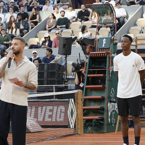 Le célèbre DJ Martin Solveig s'est installé derrière les platines pour faire vibrer les tribunes, tandis que les chanteurs Franglish et Matt Pokora ont transformé la terre battue en scène de concert. 

Matt Pokora, Gaël Monfils - Soirée "Gael & Friends" à Roland Garros sur le court Philippe Chatrierà Paris le 21 mai 2026. © Marc Ausset-Lacroix/Bestimage