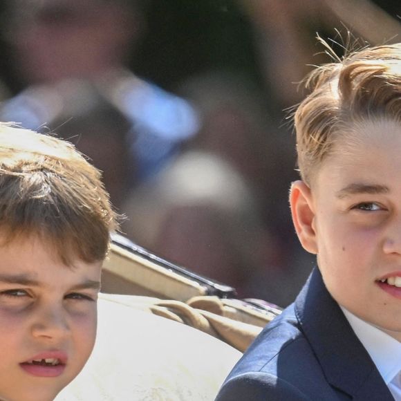 Le prince Louis de Galles, Le prince George de Galles - Les membres de la famille royale britannique arrivent à Buckingham Palace pour la cérémonie Trooping the Colour à Londres, le 14 juin 2025. Affecté par le crash du Boeing 787 Dreamliner à Ahmedabad du 12 juin, le souverain et les officiels porteront un brassard noir en hommage aux plus de 270 victimes. Bon nombre d'elles étaient des ressortissants britanniques.
© Backgrid / Bestimage