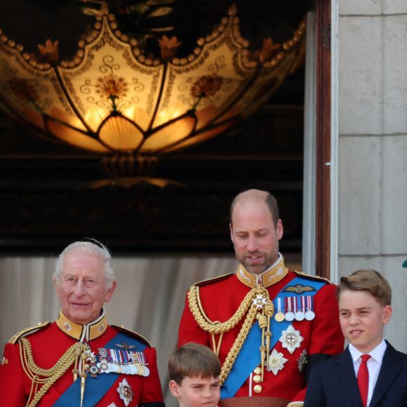 La reine Camilla, le roi Charles, le prince Louis, le prince William, le prince George, la princesse de Galles et la princesse Charlotte apparaissent sur le balcon du palais de Buckingham lors de la cérémonie des couleurs, à Londres, au Royaume-Uni, le 14 juin 2025. Photo by RICHARD POHLE/The Sunday Times/News Licensing/ABACAPRESS.COM