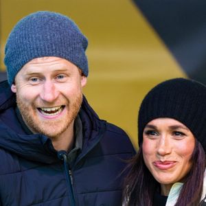 Le prince Harry, duc de Sussex et Meghan Markle, duchesse de Sussex, assistent à un match de basketball en fauteuil lors des "Invictus Games Vancouver Whistler 2025" à Vancouver, le 9 février 2025. Backgrid UK/ Bestimage
