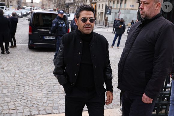 Jamel Debbouze arrive à la cérémonie d'enterrement de Rolland Courbis à l'église de la Madeleine à Paris, France, le 14 janvier 2026. Rolland Courbis, ancien footballeur français, entraîneur et commentateur médiatique au franc-parler, est décédé à l'âge de 72 ans. Photo par Jerome Domine/ABACAPRESS.COM