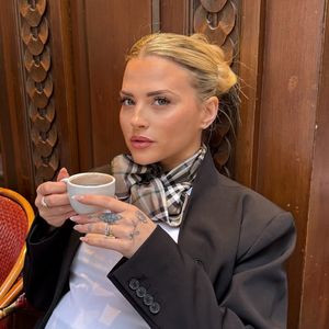 Kelly Vedovelli s'apprête à devenir maman pour la première fois !

Kelly Vedovelli est enceinte de jumeaux.